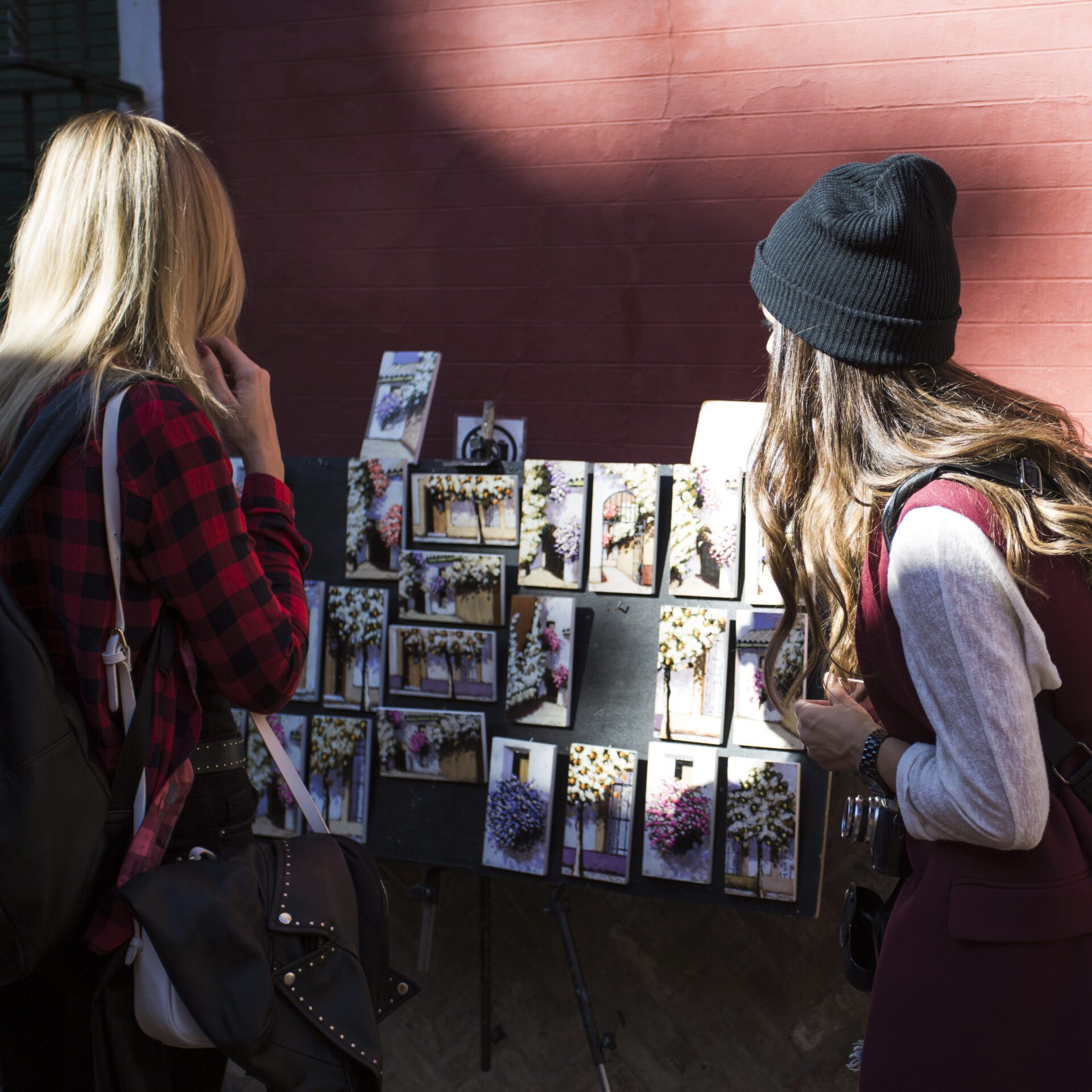 women-looking-postcards